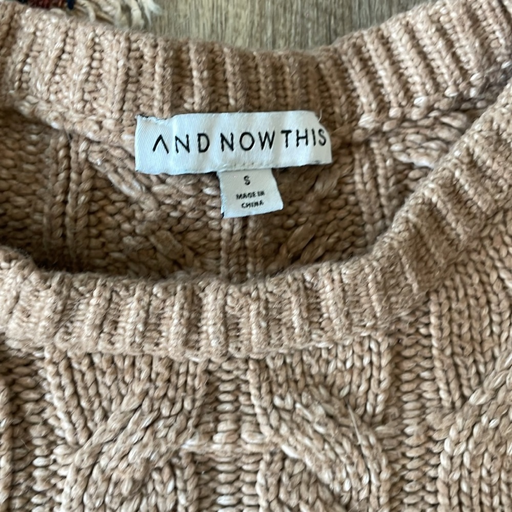 •| cropped sweater vest - Picture 6 of 8